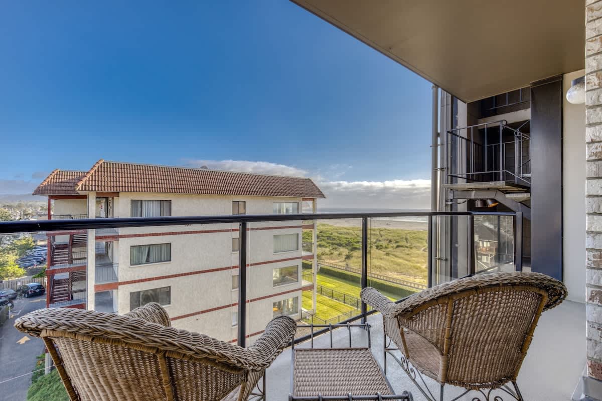 Sand & Sea (410) Seaside Escape: OceanFront w Pool & Sauna — photo 3