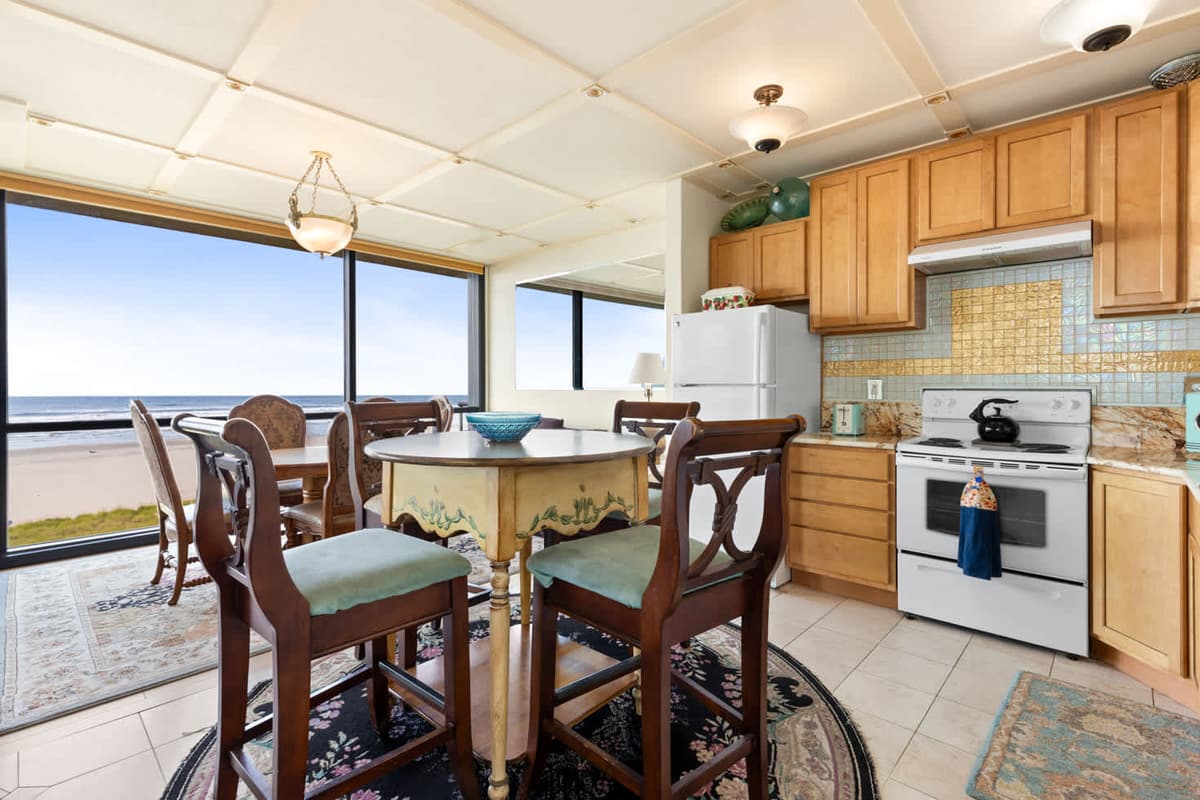 Sand & Sea (608) Penthouse Paradise: Spacious Top Floor Oceanfront — photo 13