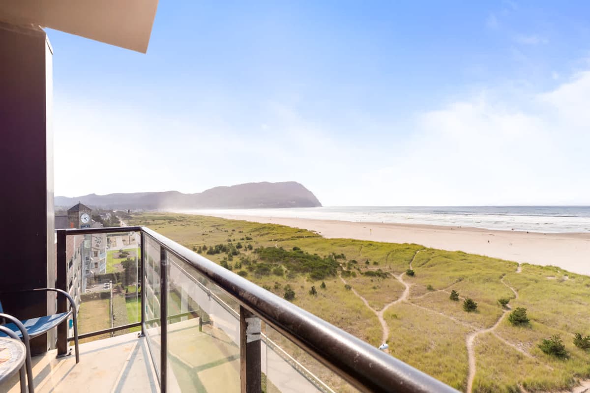 Sand & Sea (608) Penthouse Paradise: Spacious Top Floor Oceanfront — photo 17