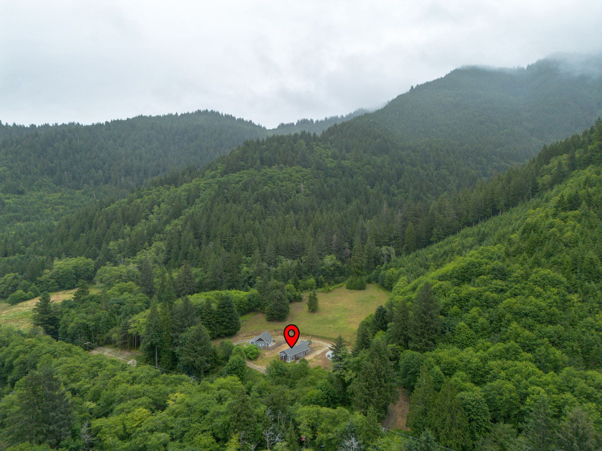 Secluded Hot Tub Retreat on 14 Acres Near Beaches