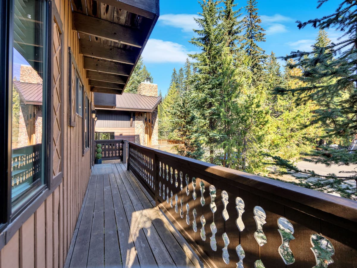 Snowflake Chalet -Govy Chalet Steps to Glade Trail — photo 8