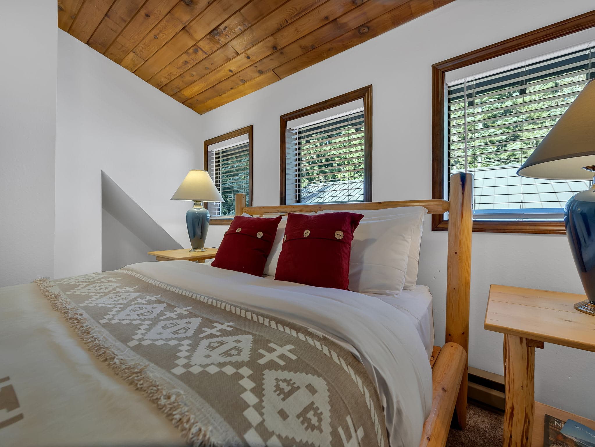 Snowflake Chalet - Charming Creekside Govy Retreat — photo 2