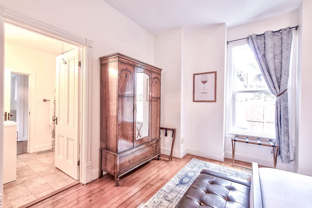 The Pink House - Walkable Victorian, Pets Welcome — photo 13