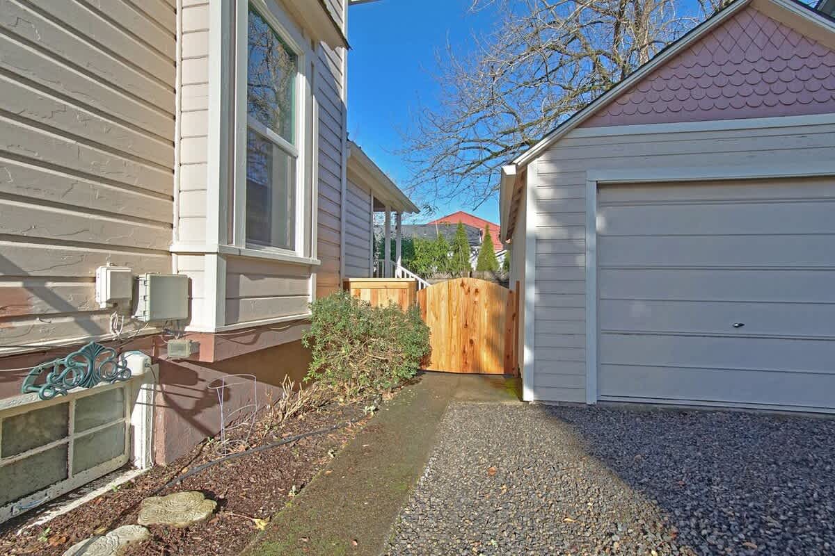 The Pink House - Walkable Victorian, Pets Welcome — photo 25