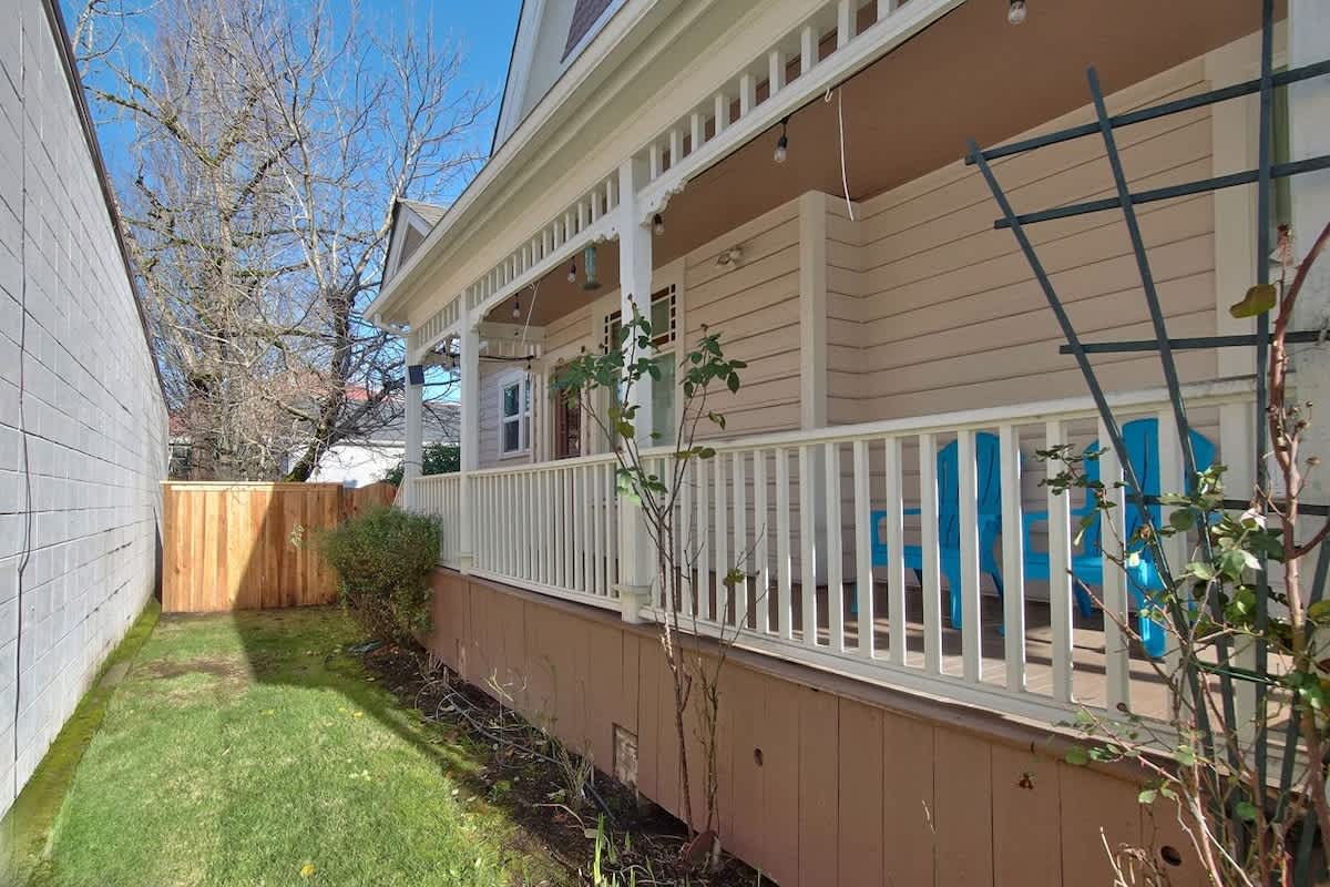 The Pink House - Walkable Victorian, Pets Welcome — photo 20