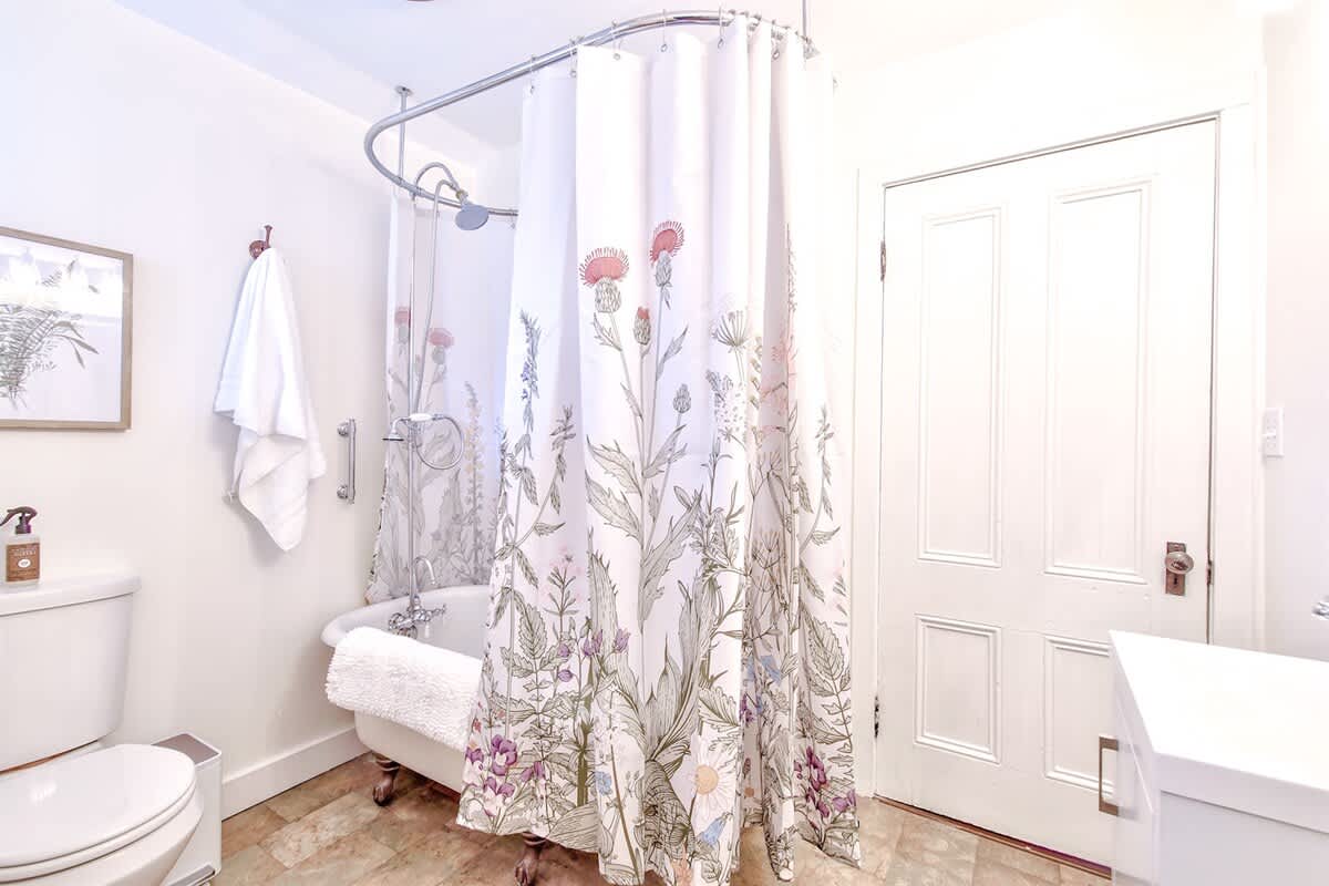 The Pink House - Walkable Victorian, Pets Welcome — photo 15