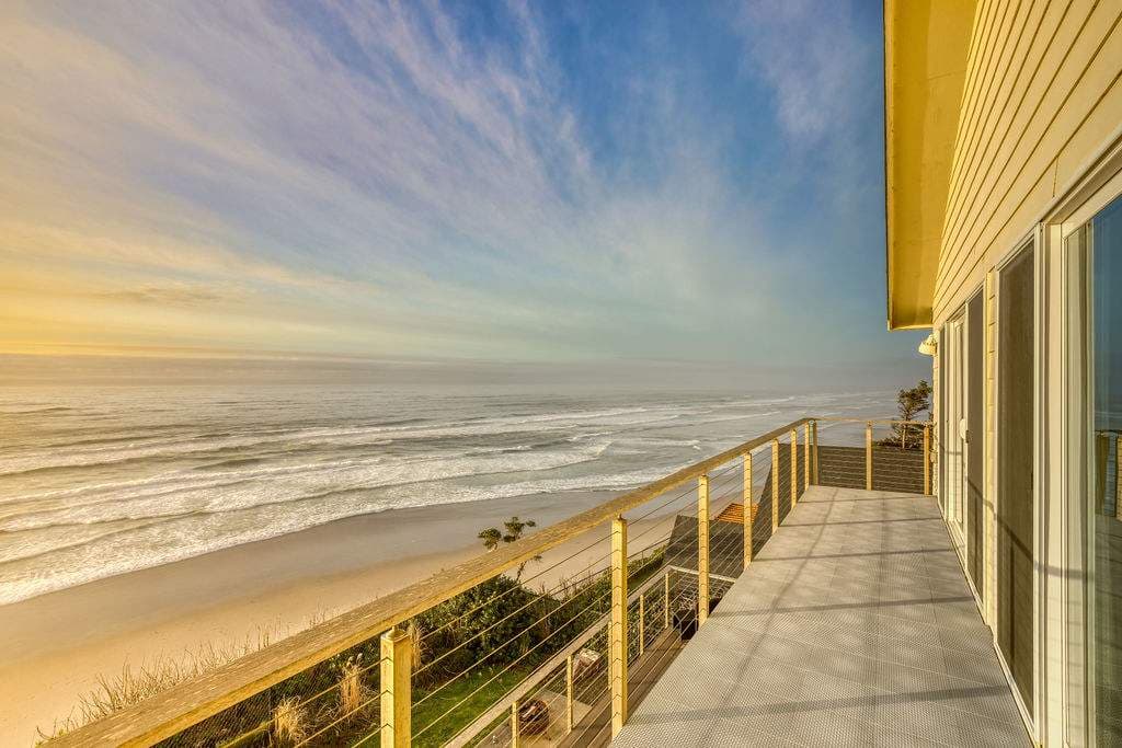 The Salt Life - Oceanfront escape Hot tub — photo 33
