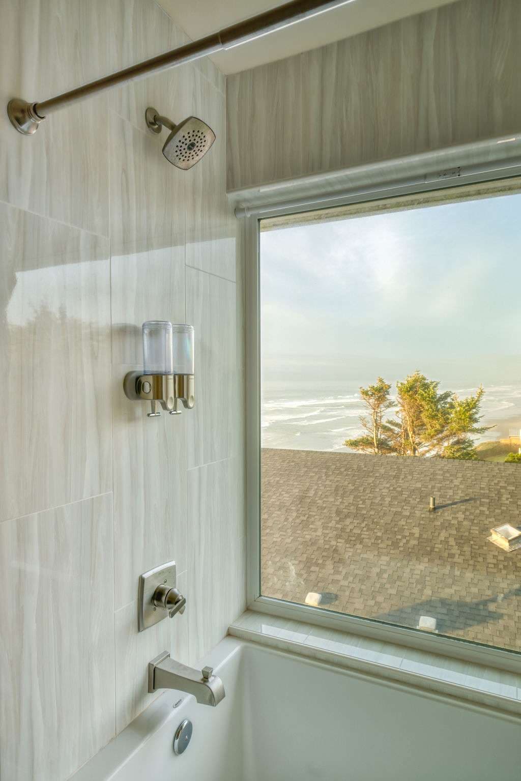 The Salt Life - Oceanfront escape Hot tub — photo 40