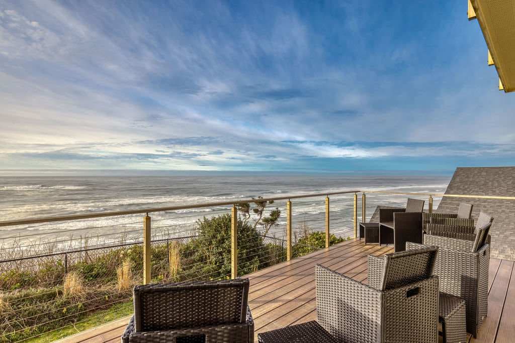 The Salt Life - Oceanfront escape Hot tub — photo 17