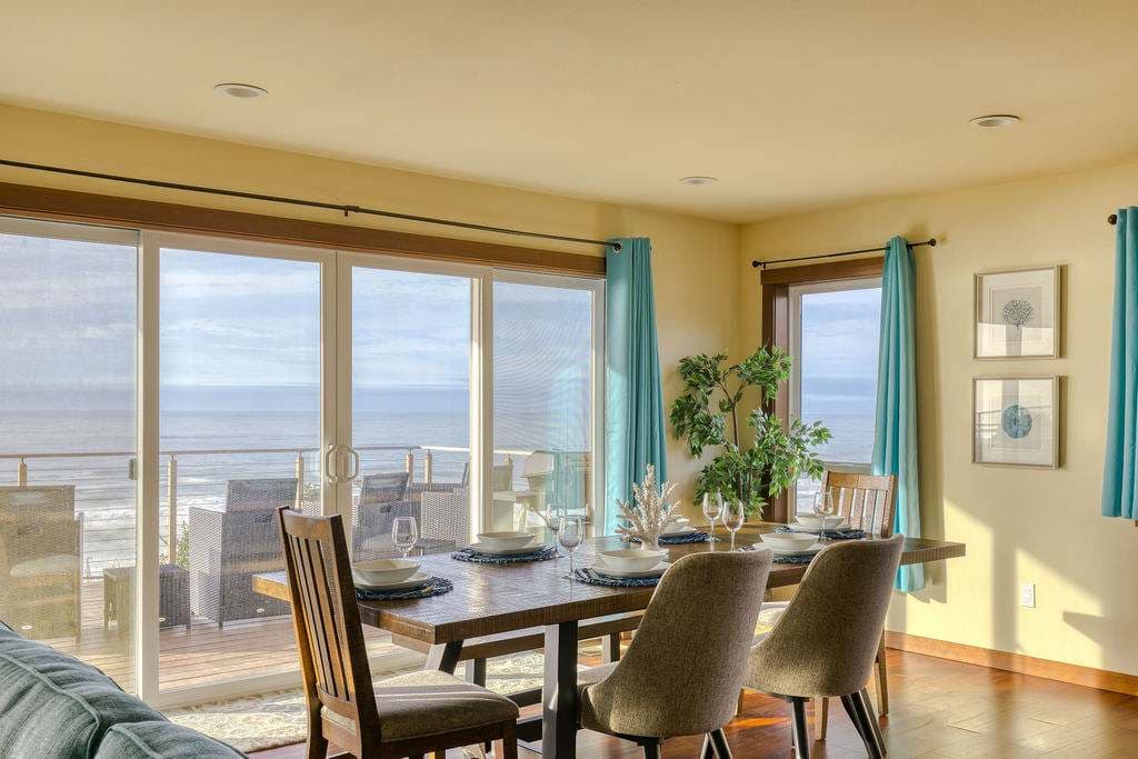 The Salt Life - Oceanfront escape Hot tub — photo 16