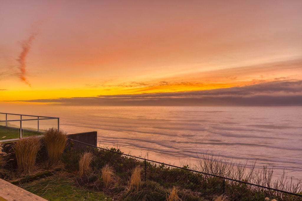 The Salt Life - Oceanfront escape Hot tub — photo 58