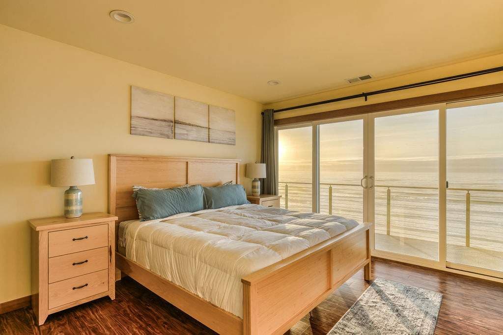 The Salt Life - Oceanfront escape Hot tub — photo 32
