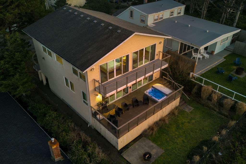 The Salt Life - Oceanfront escape Hot tub — photo 53