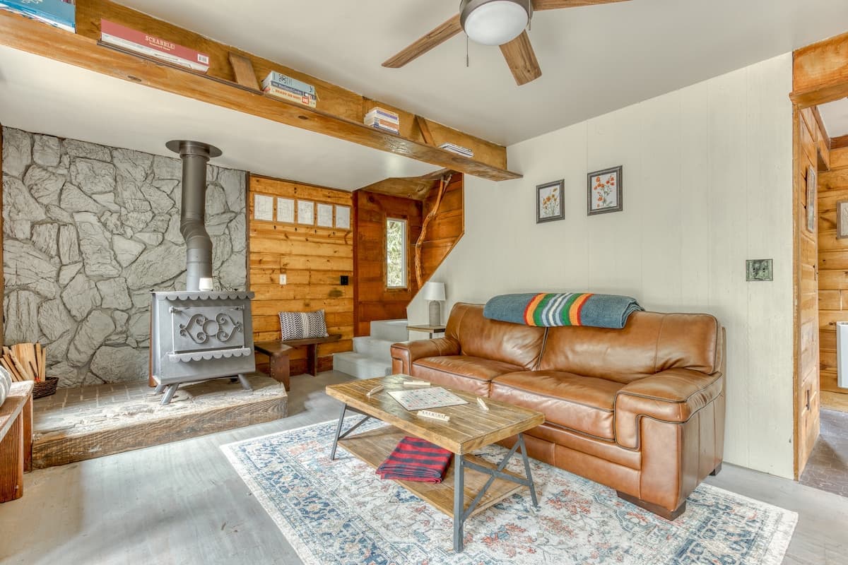 Thompson Cabin - Riverfront - Pet Friendly — photo 3