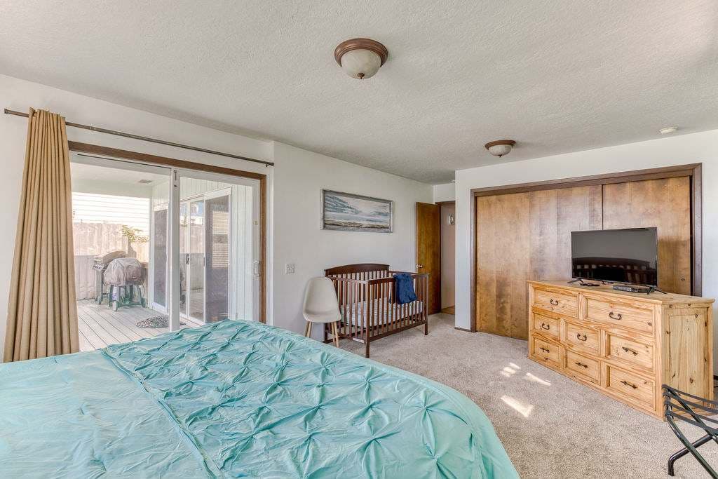 Tranquil Edge Retreat - Truly Oceanfront Hot Tub — photo 22
