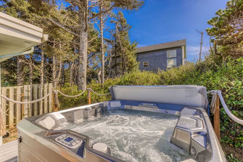Tranquil Edge Retreat - Truly Oceanfront Hot Tub — photo 51