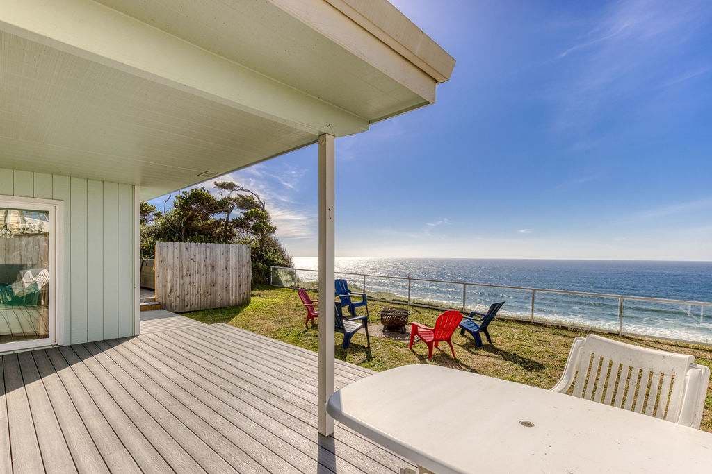 Tranquil Edge Retreat - Truly Oceanfront Hot Tub — photo 46
