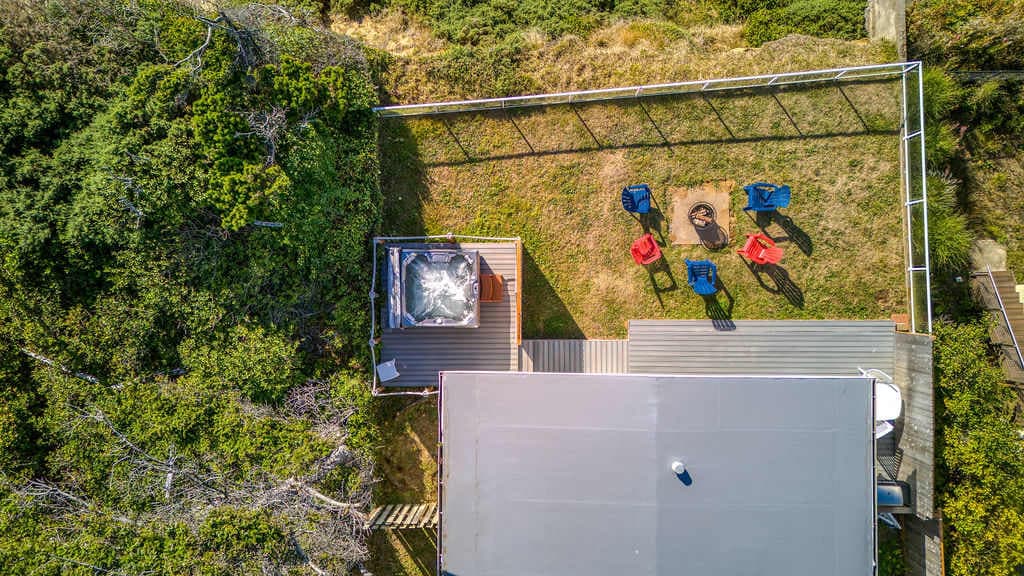 Tranquil Edge Retreat - Truly Oceanfront Hot Tub — photo 49