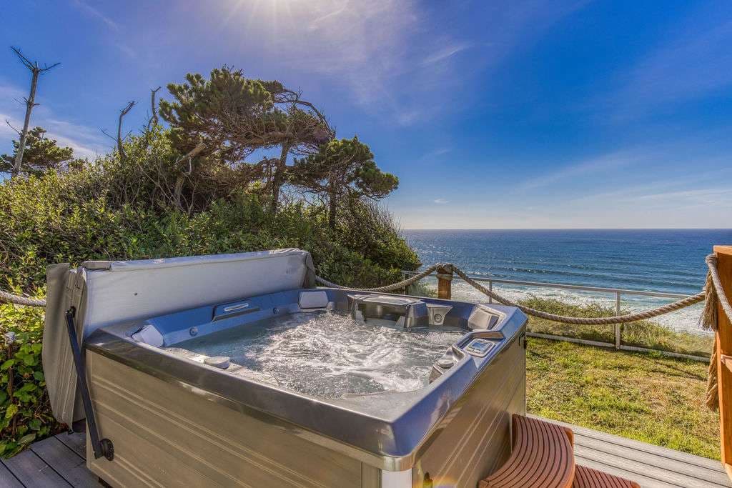 Tranquil Edge Retreat - Truly Oceanfront Hot Tub — photo 50