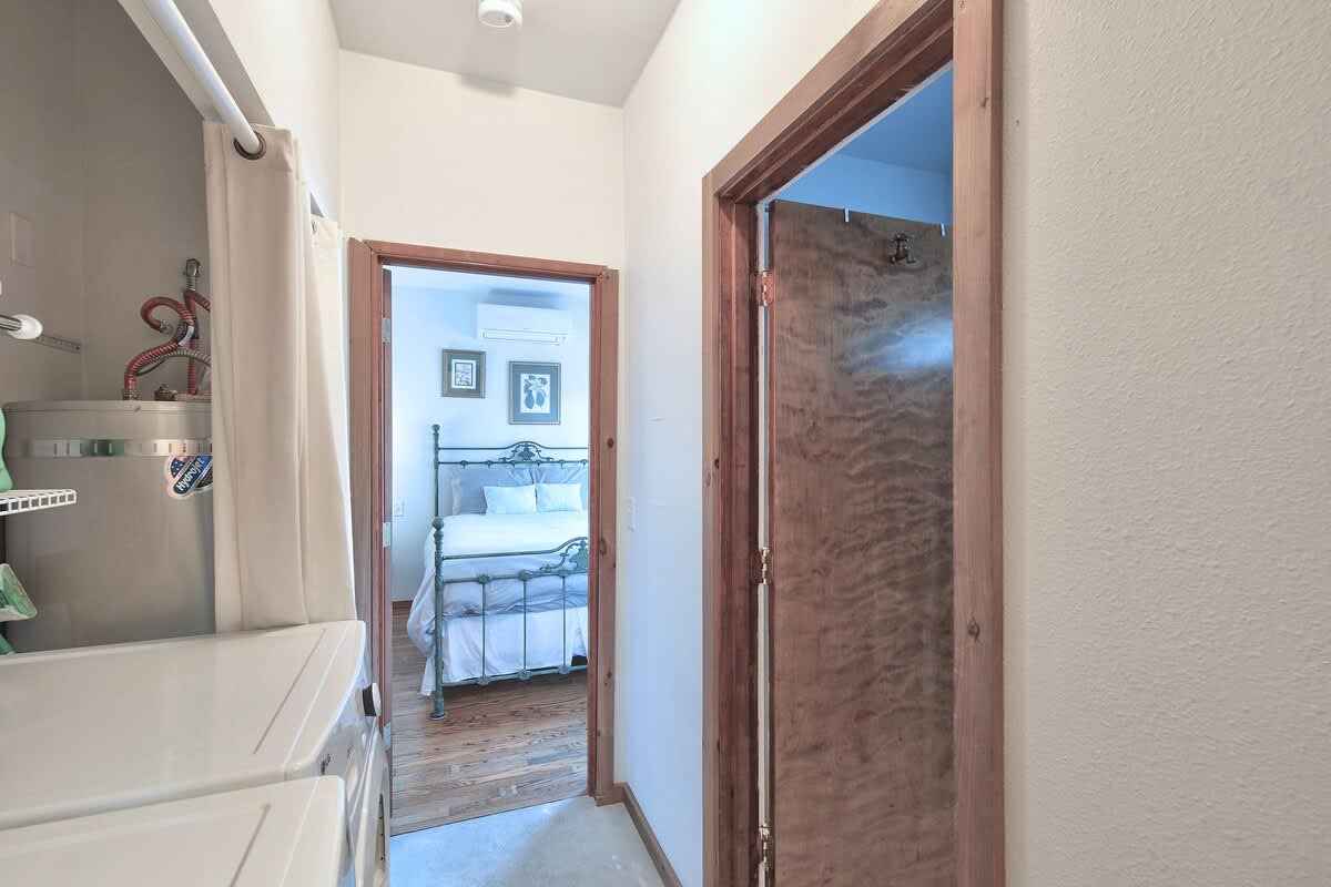 Upcycled Oasis - McMinnville Couple Monthly Stay — photo 24