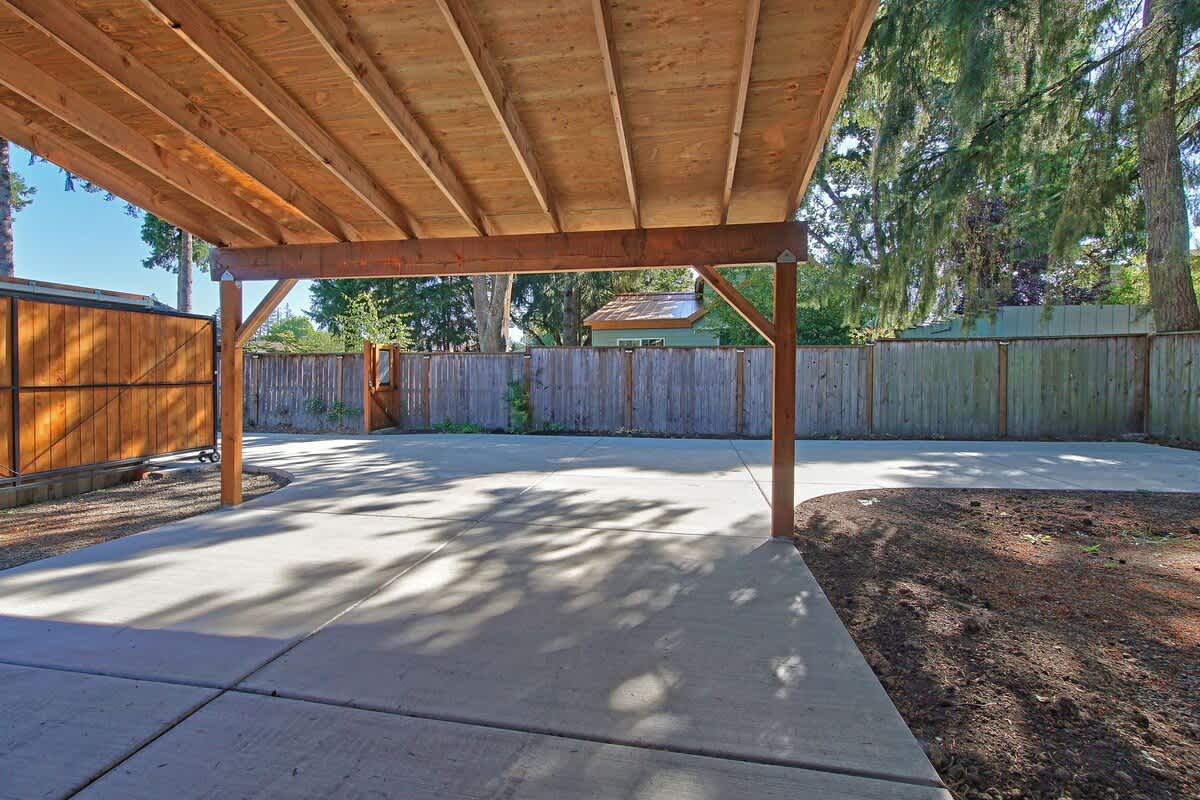 Upcycled Oasis - McMinnville Couple Monthly Stay — photo 30