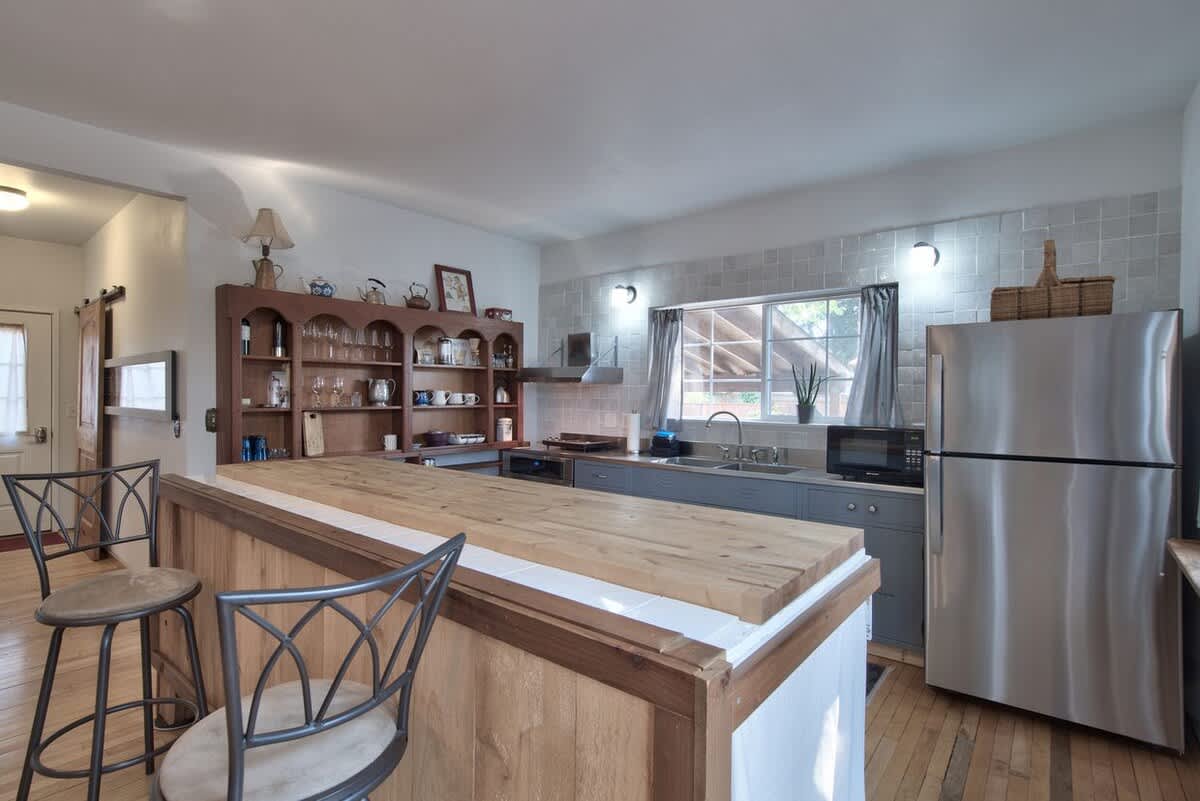 Upcycled Oasis - McMinnville Couple Monthly Stay — photo 9