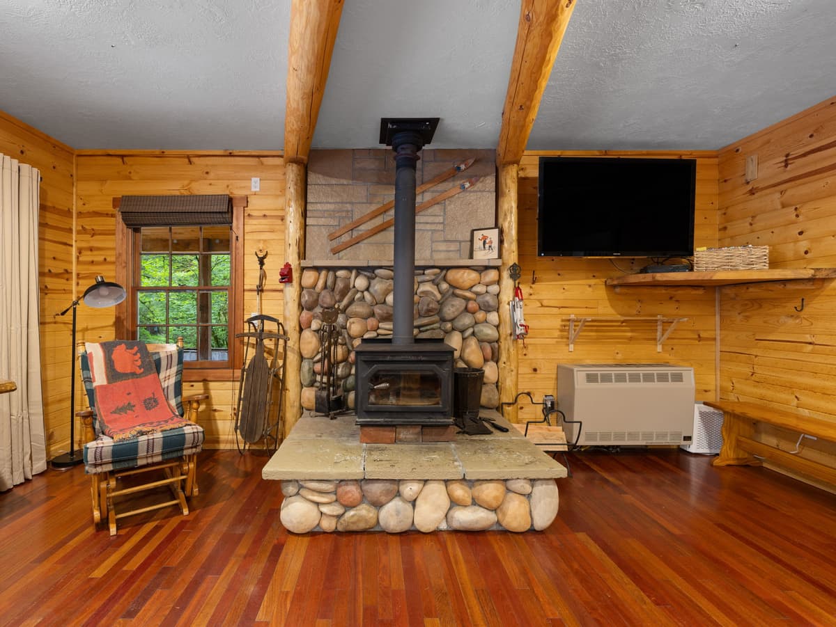 Whispering Pines: Hot Tub Retreat w Sports Court — photo 12