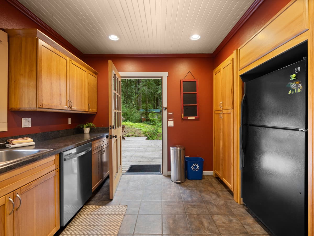 Whispering Pines: Hot Tub Retreat w Sports Court — photo 19