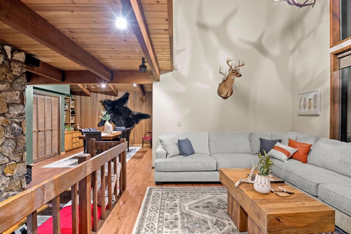 ZigZag Basecamp: Indoor Hot Tub, Forest Views — photo 12