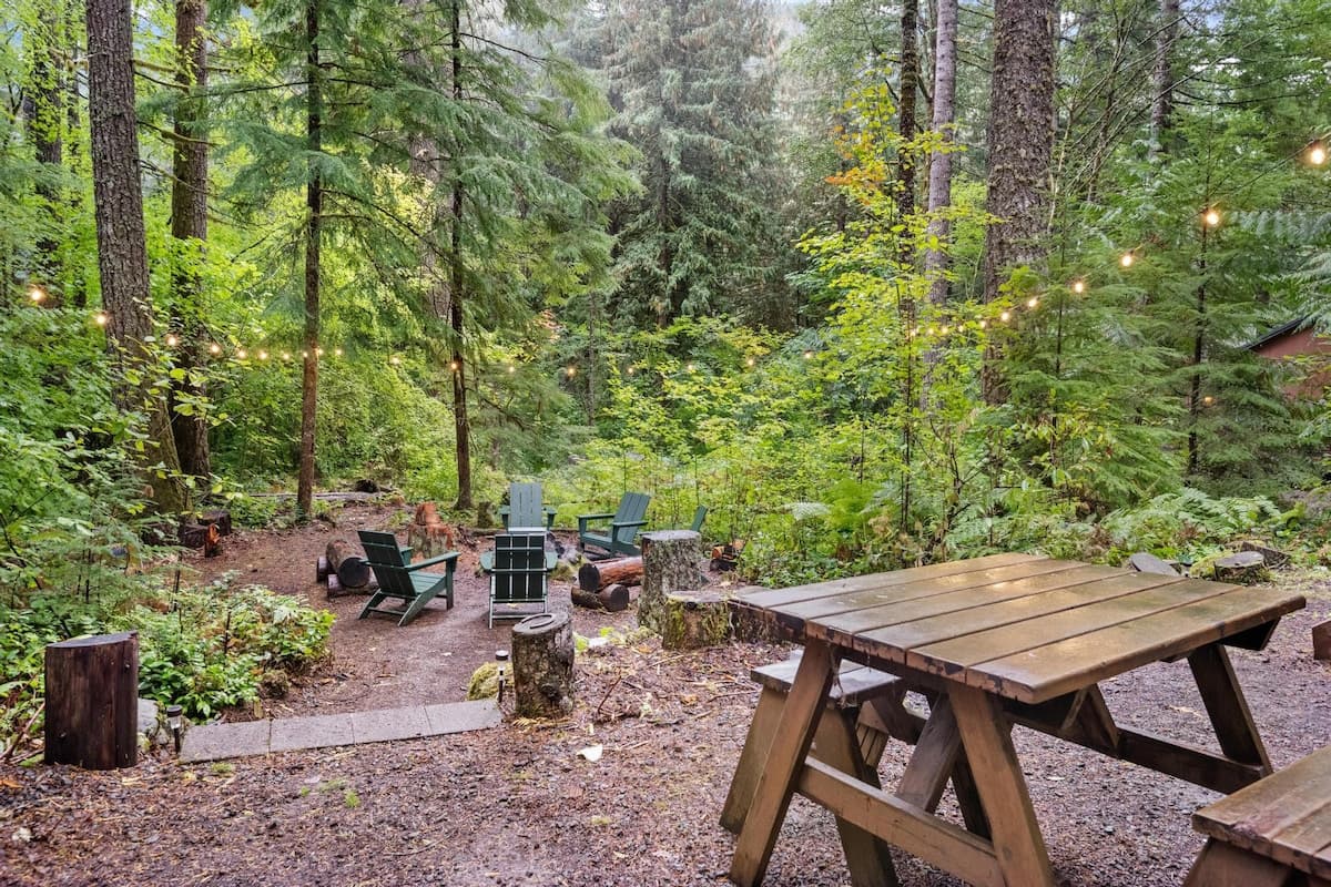 ZigZag Basecamp: Indoor Hot Tub, Forest Views — photo 28