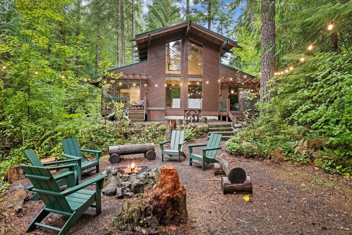 ZigZag Basecamp: Indoor Hot Tub, Forest Views — photo 31