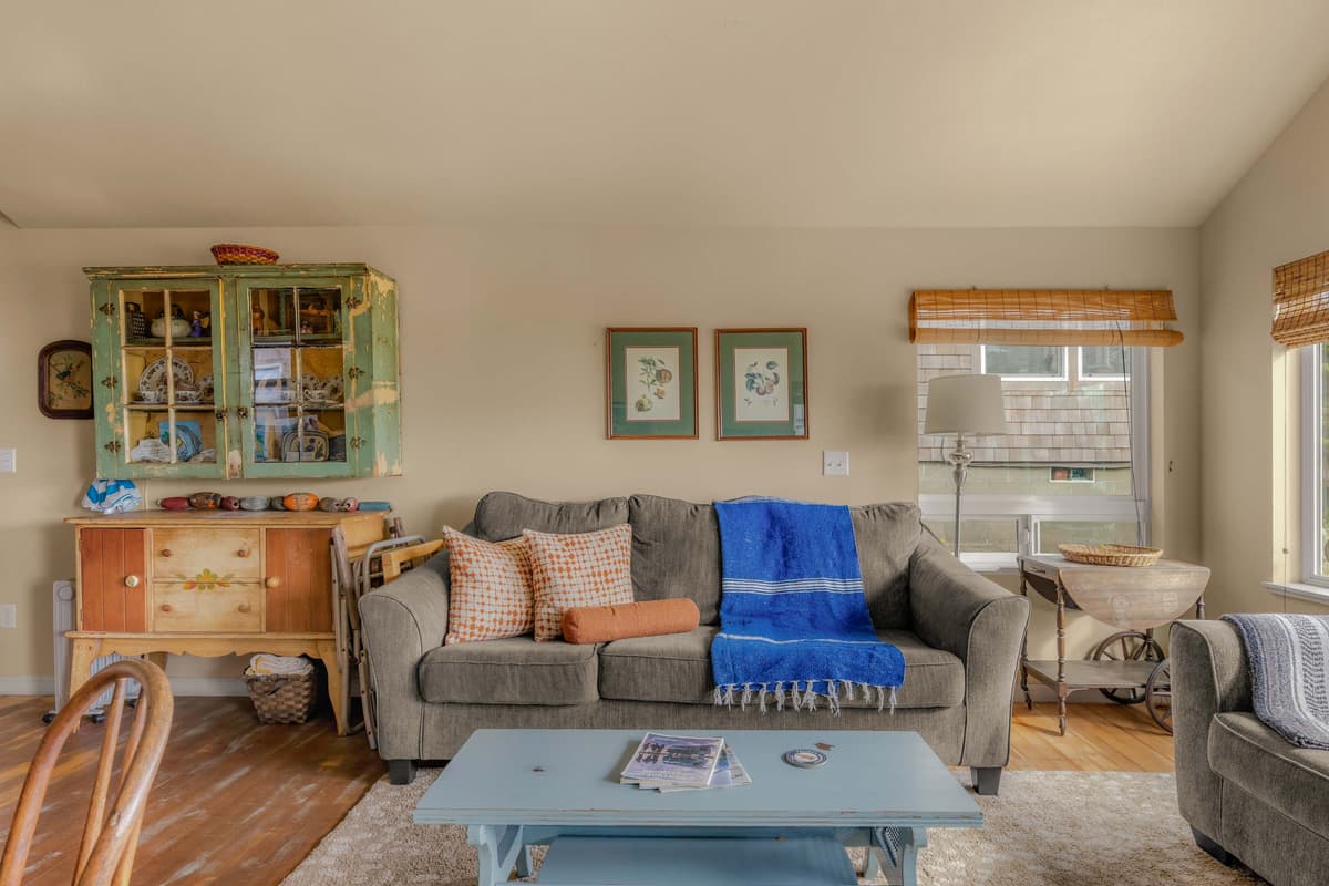 Beach Cabin Getaway - One home from the beach! — photo 13
