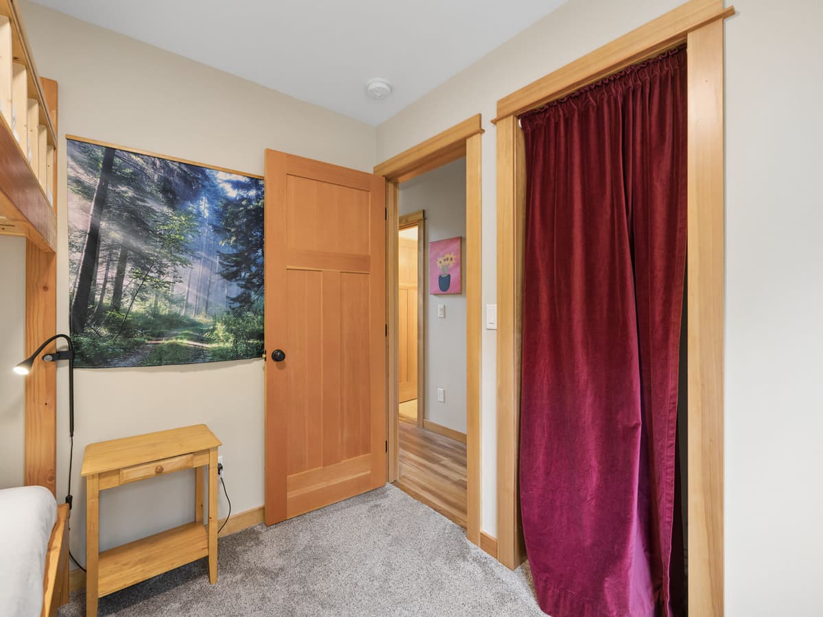 Riversong Retreat Sandy River View Cabin — photo 38