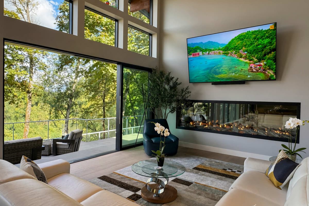 Kingwood - Riverfront Luxury w private trails — photo 13