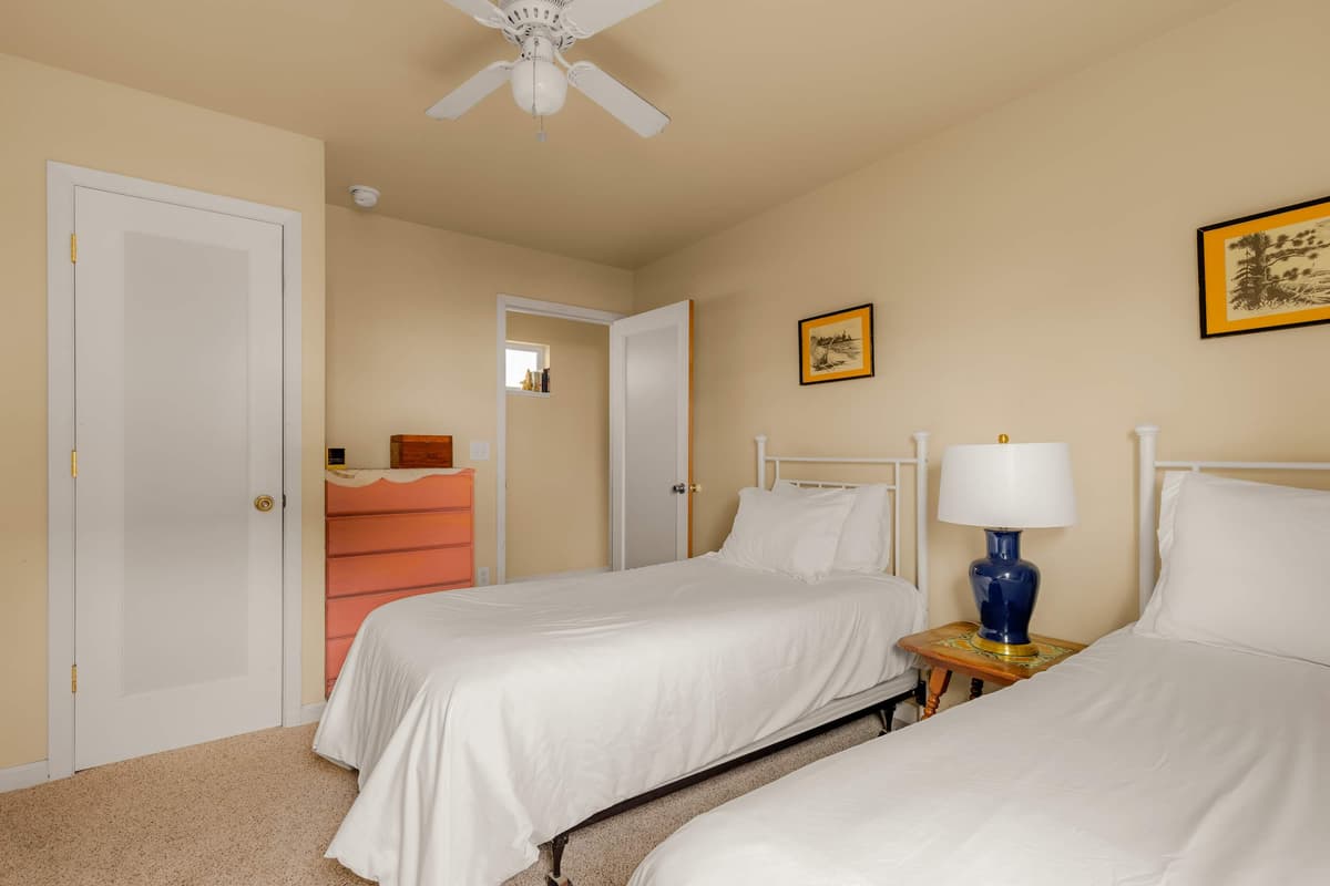 Beach Cabin Getaway - One home from the beach! — photo 20