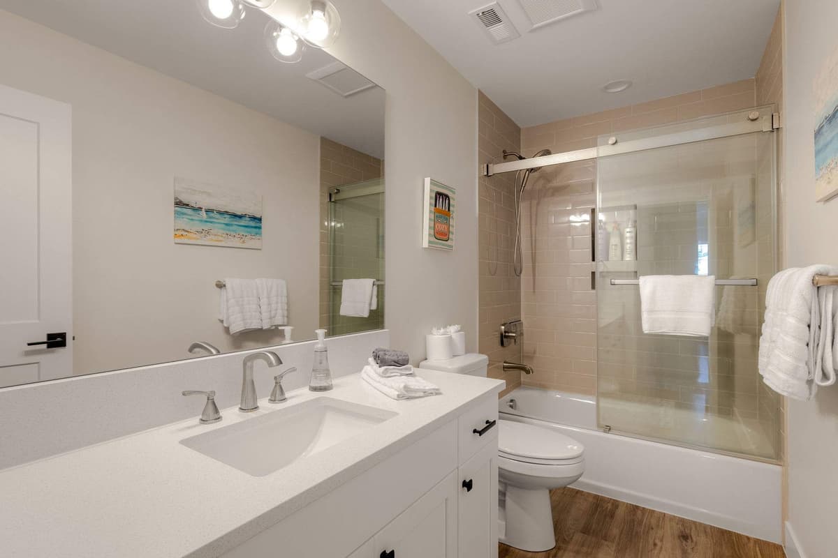 The Shorebird - Lux New Build, 1 Home Off the Beach — photo 16