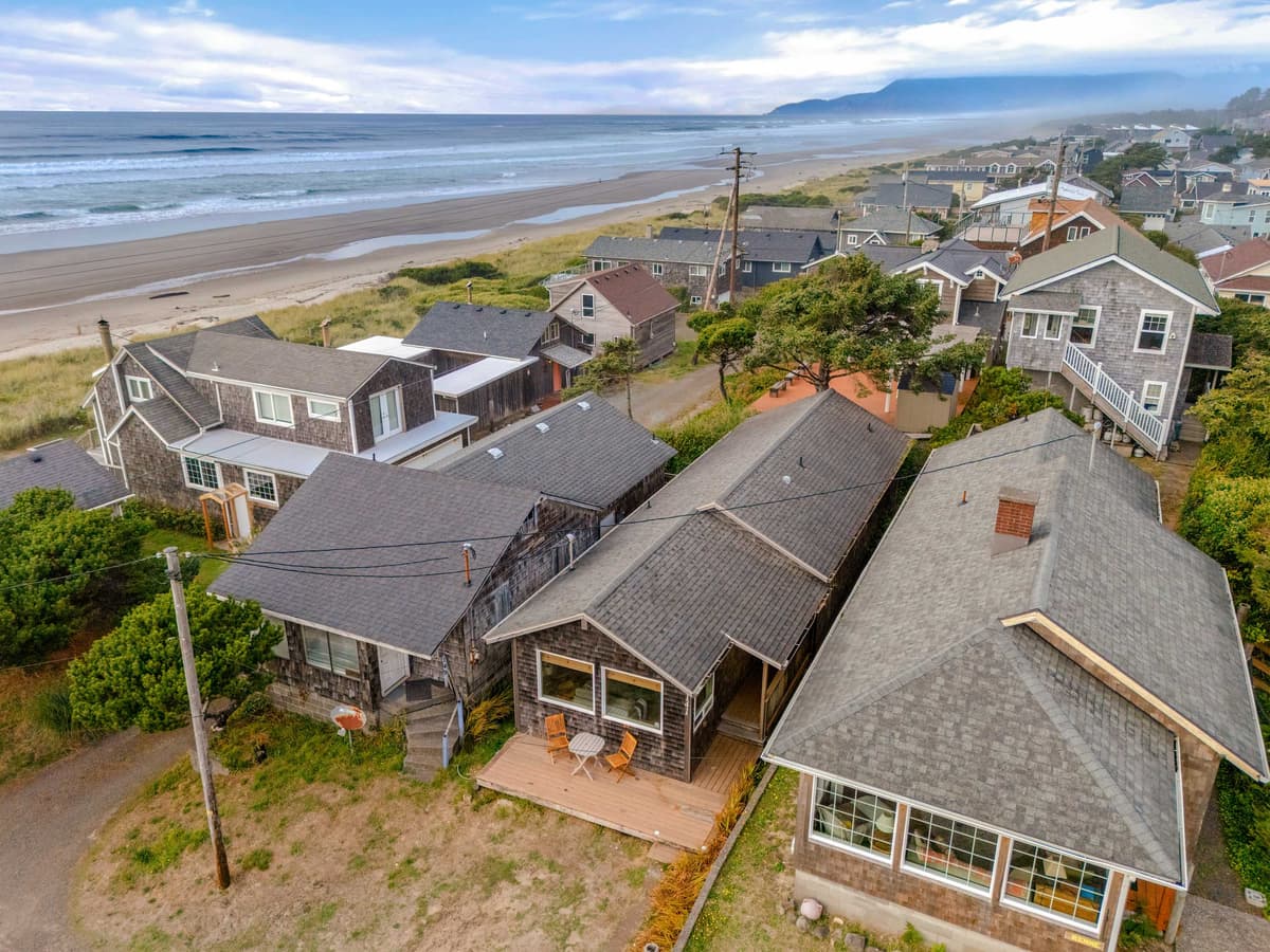 Beach Cabin Getaway - One home from the beach! — photo 2