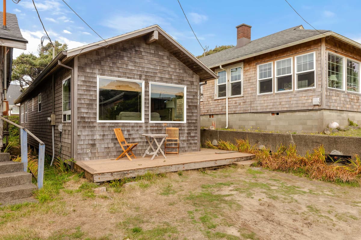 Beach Cabin Getaway - One home from the beach! — photo 23