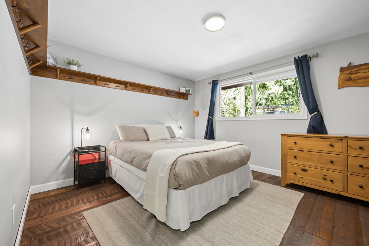 Howard's Hideaway Riverfront Pet Friendly Cabin — photo 43