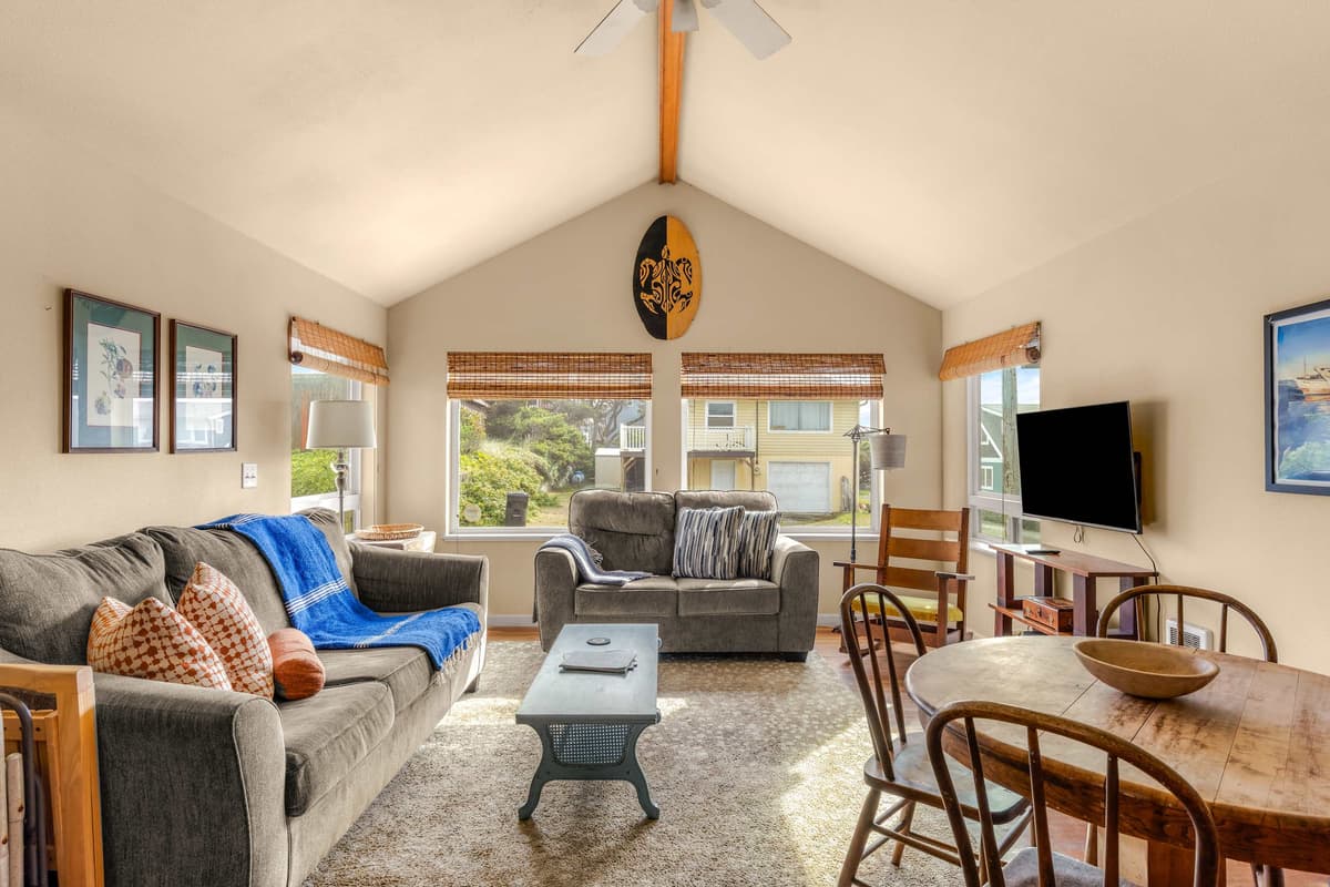 Beach Cabin Getaway - One home from the beach! — photo 14
