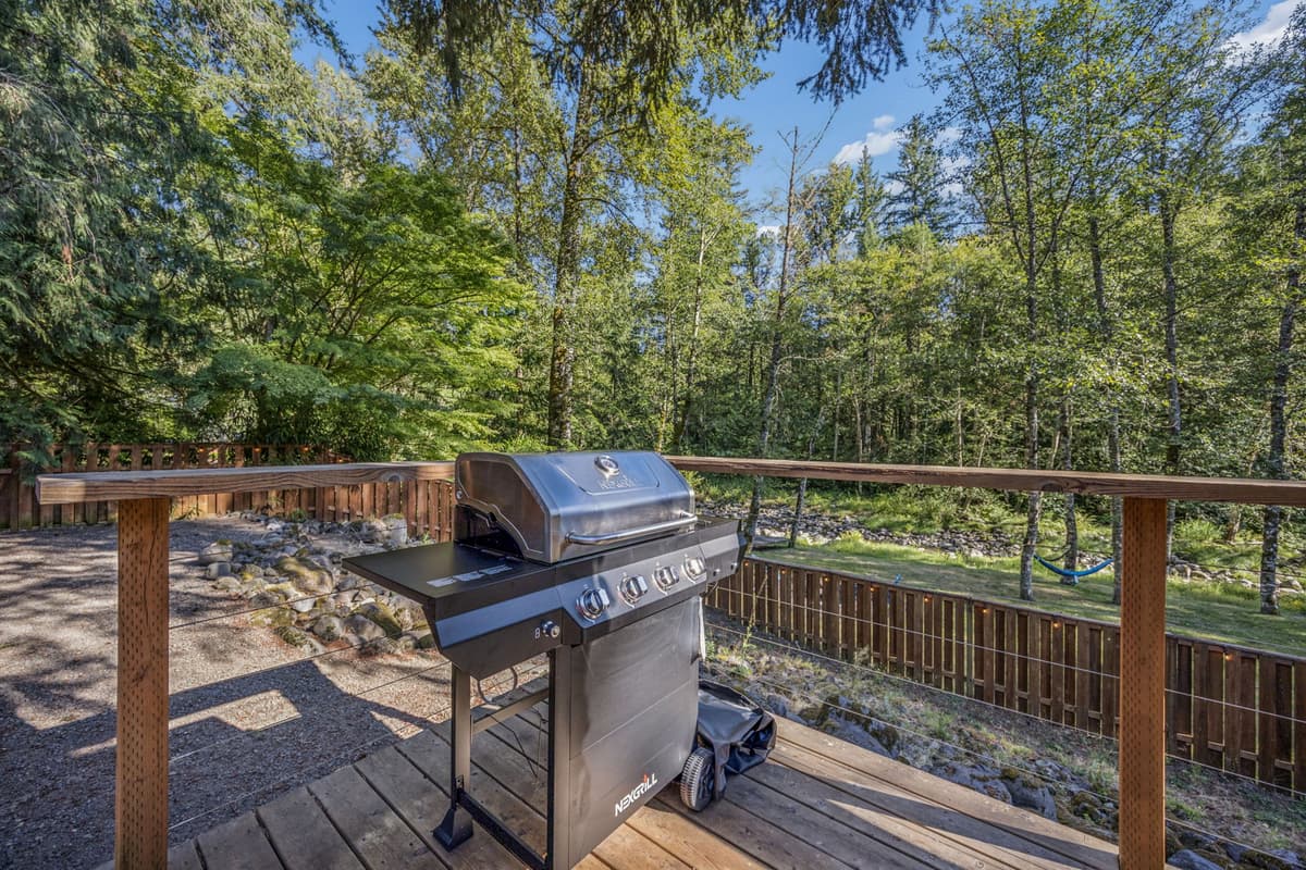 Howard's Hideaway Riverfront Pet Friendly Cabin — photo 26