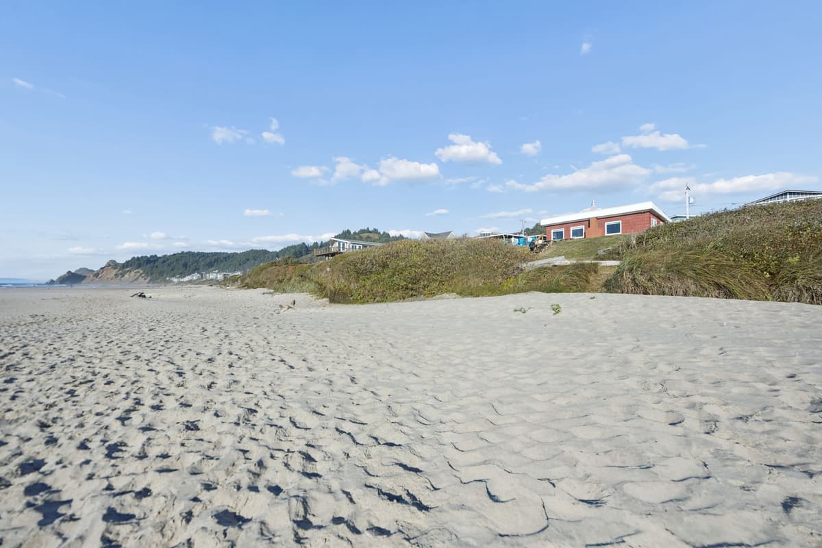 Beach Club - Ocean Front, Hot Tub, Private Access — photo 35
