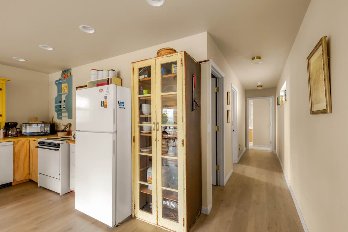 Beach Cabin Getaway - One home from the beach! — photo 16