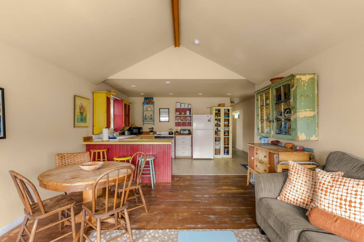 Beach Cabin Getaway - One home from the beach! — photo 12