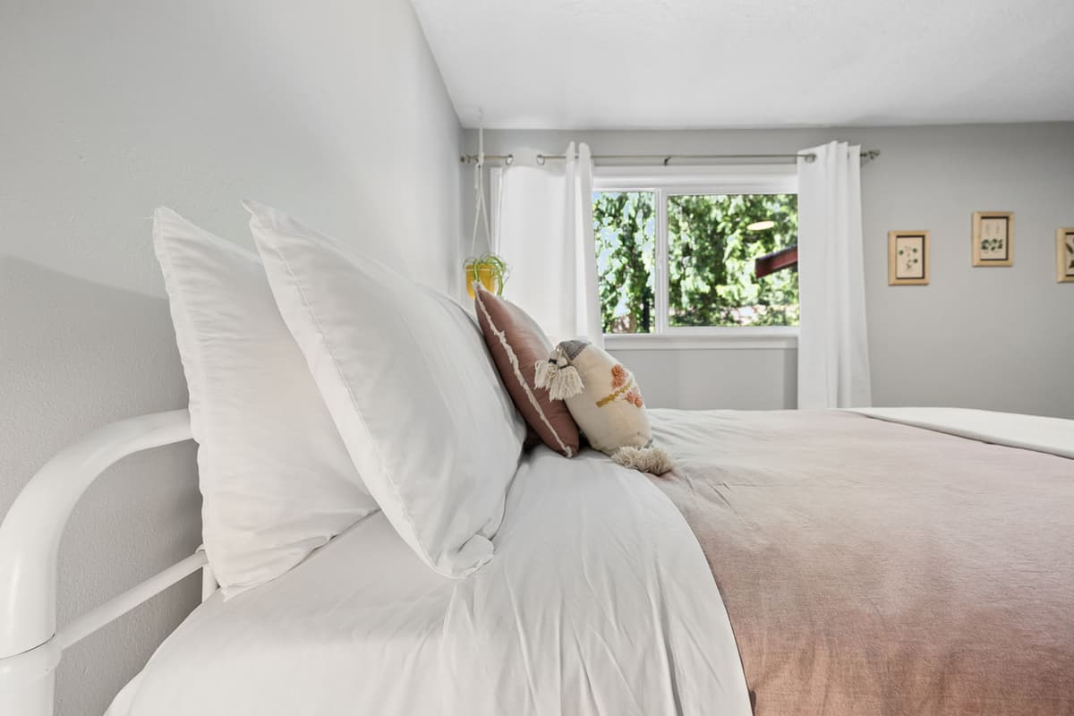 Howard's Hideaway Riverfront Pet Friendly Cabin — photo 47