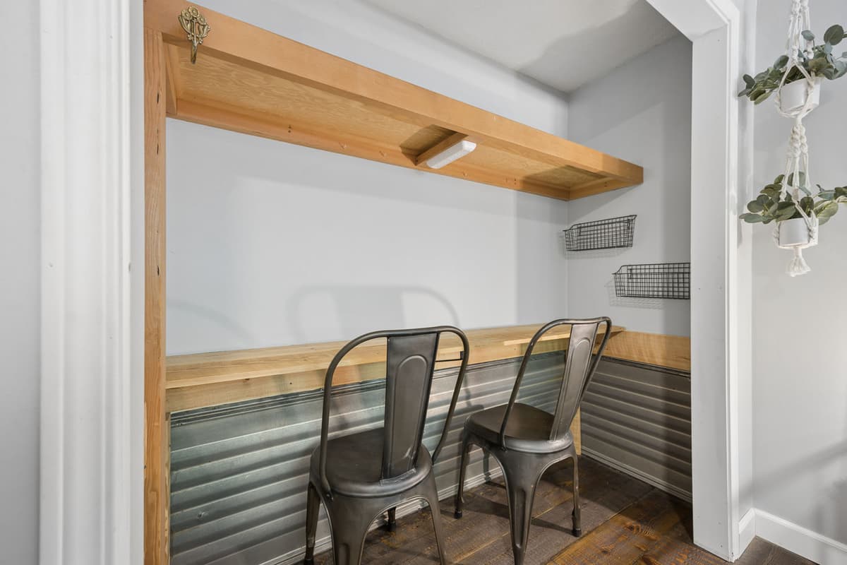 Howard's Hideaway Riverfront Pet Friendly Cabin — photo 46