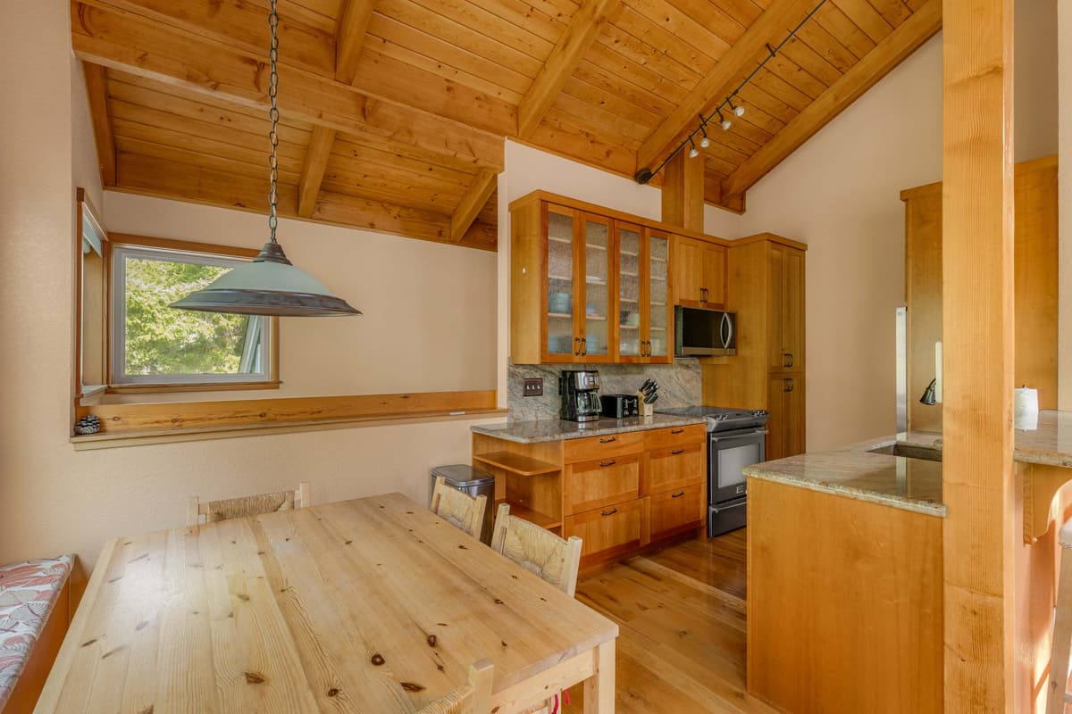 Spyhop Hideaway - Walk to beach | Pet-friendly — photo 14