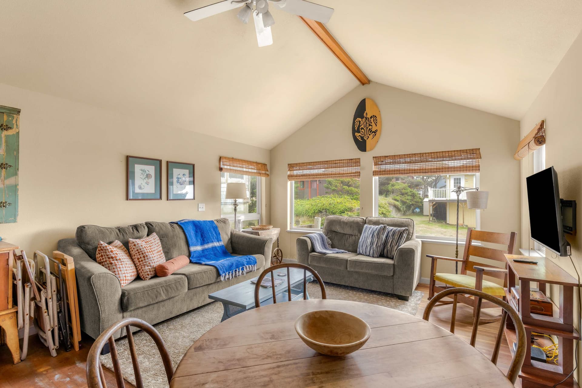 Beach Cabin Getaway - One home from the beach! — photo 3