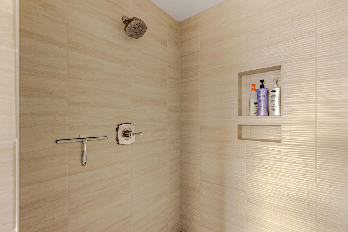 The Shorebird - Lux New Build, 1 Home Off the Beach — photo 46