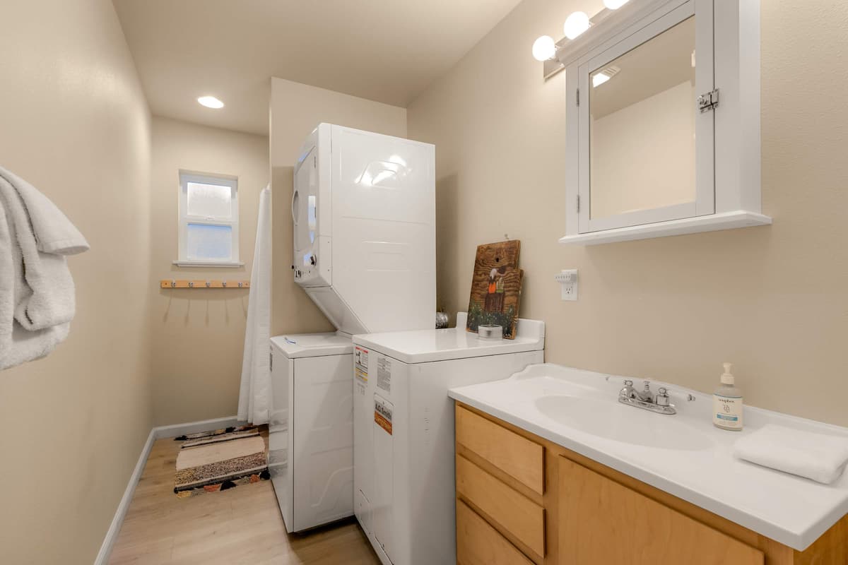 Beach Cabin Getaway - One home from the beach! — photo 21